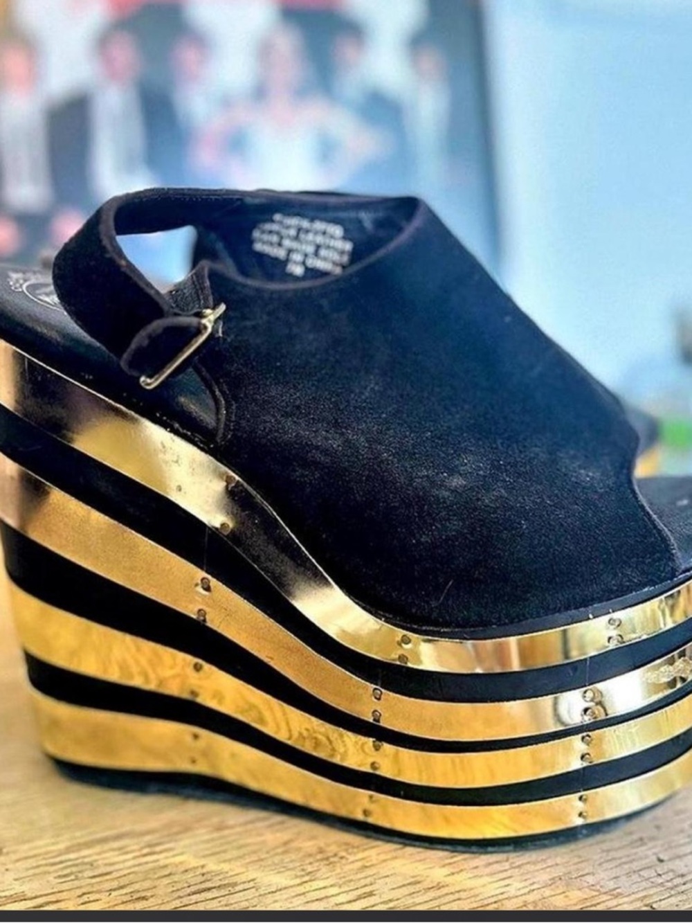 Rare Jeffrey Campbell black and gold wedges - Picture 2 of 3